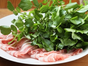 ■コアラ食堂 オーストラリアワインとクレソン鍋
